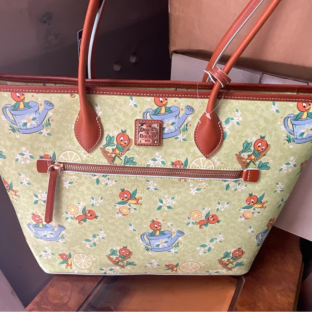 DOONEY and BOURKE 2022  Flower and Garden festival ORANGE BIRD TOTE RETIRED